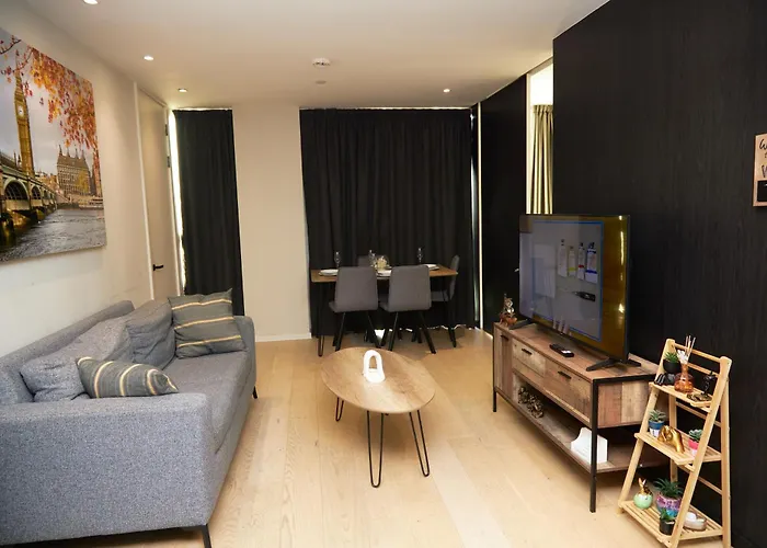 Luxury 2 Bed With Balcony *