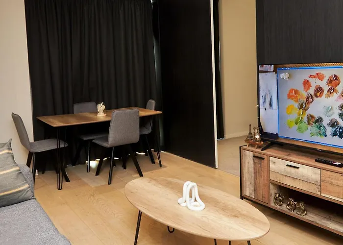 شقة Luxury 2 Bed With Balcony *