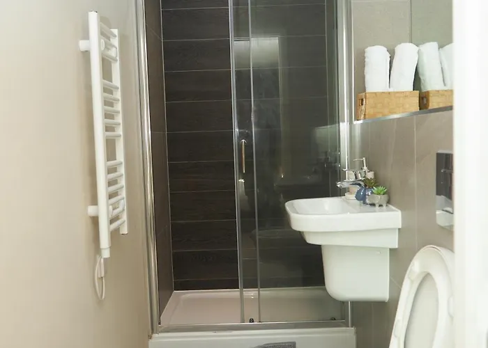 Luxury 2 Bed With Balcony شقة