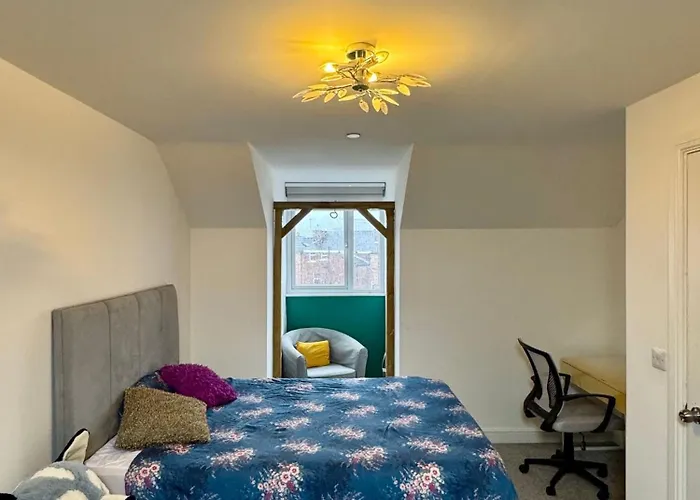 Comfortable En-suite Double Room-m16