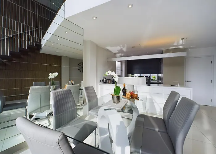 Amazing Skyline Views 3br Duplex With Free Parking *