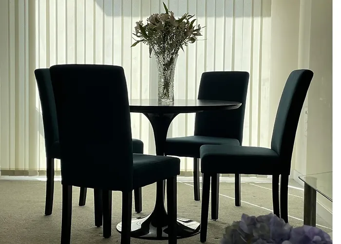 Spacious Homely Near Ao Arena And Shopping Centre With 500mbps Internet & Netflix