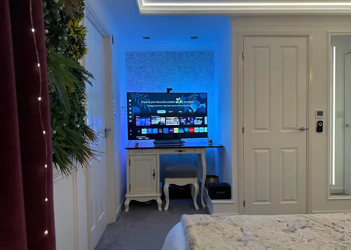 Private Bedroom In Unique Luxury House, Salford, Accommodatie bij particulieren Manchester