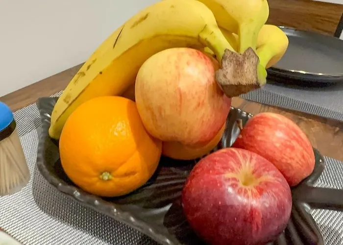 Cozy 5-bed Caldecott Stays-sleep 6 Casa vacanze Manchester