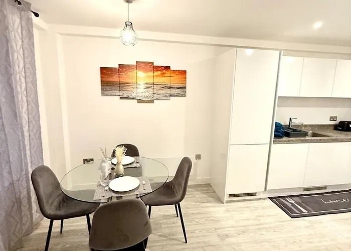 2br Duplex In Salford Mcr Sleeps4 Video In Photos