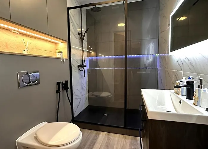 Apartamento Centrally Located Modern 2 Bedroom Apartment, Minutes Walk To Ao Arena *