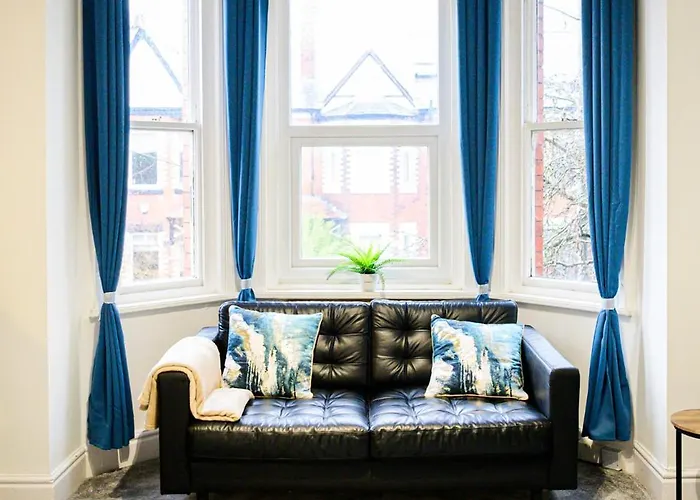 Aqua Springs, 2 Bedroom Sofa Bed, Sleeps 6, 1st Floor Apartment, Near Didsbury * Mánchester