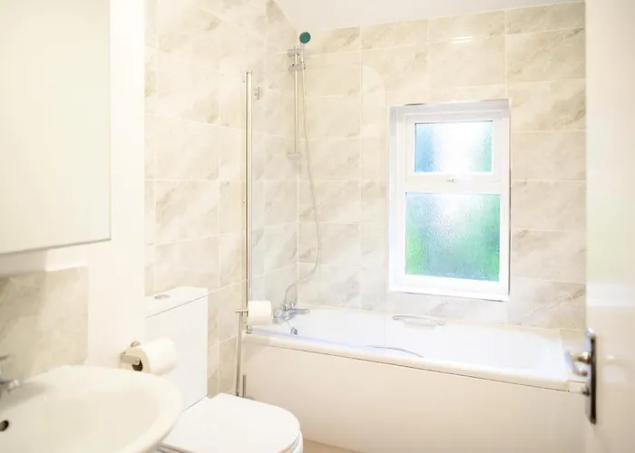 Apartamento Aqua Springs, 2 Bedroom Sofa Bed, Sleeps 6, 1st Floor Apartment, Near Didsbury *