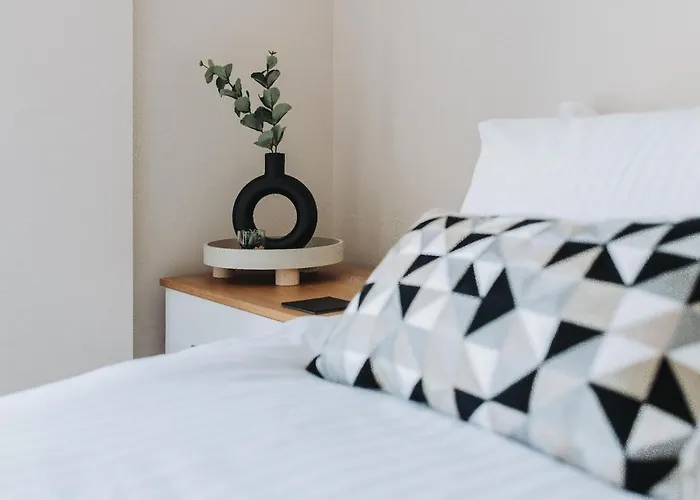 2 Bed 2 Bath Close To Ctre Sleeps 5 -free Parking