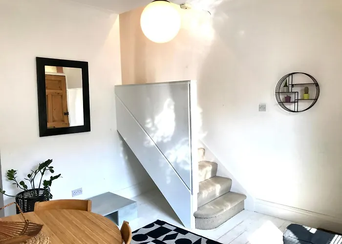 Stylish Comfortable With Free Parking Appartement *