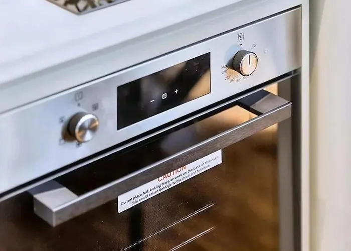 2 Bed Luxury Apartment, Parking, Gym, Concierge