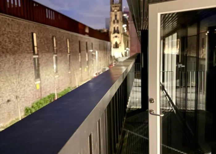 Apartamento Elegant 2-bed 2-bath In With Balcony