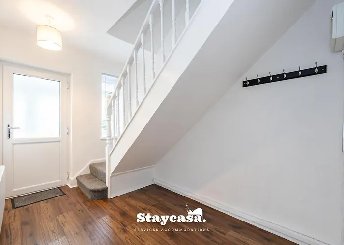 Spacious Cosy Cove With Large Driveway And Garden ウィゼンショー