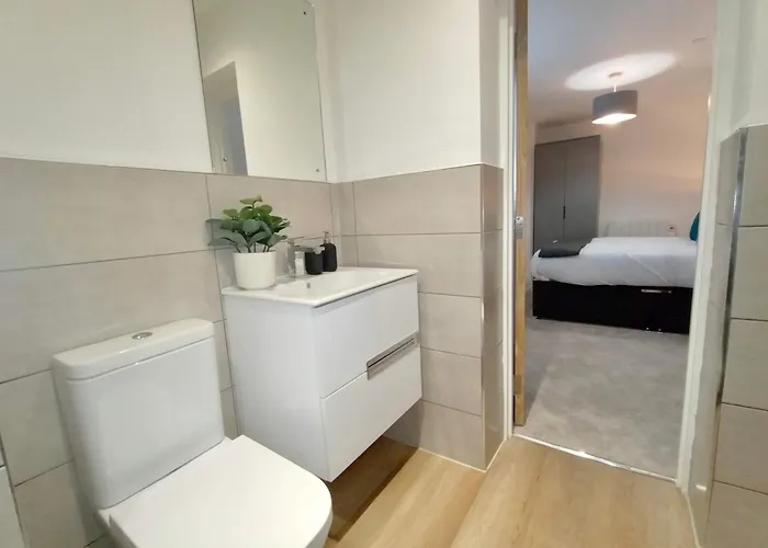 Luxury 2 Bed 2 Bath Flat Near Old Trafford Manchester