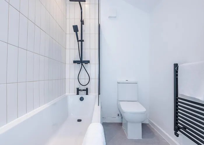 Newly Renovated 5 Bedroom Home-manchester Casa de Férias Manchester