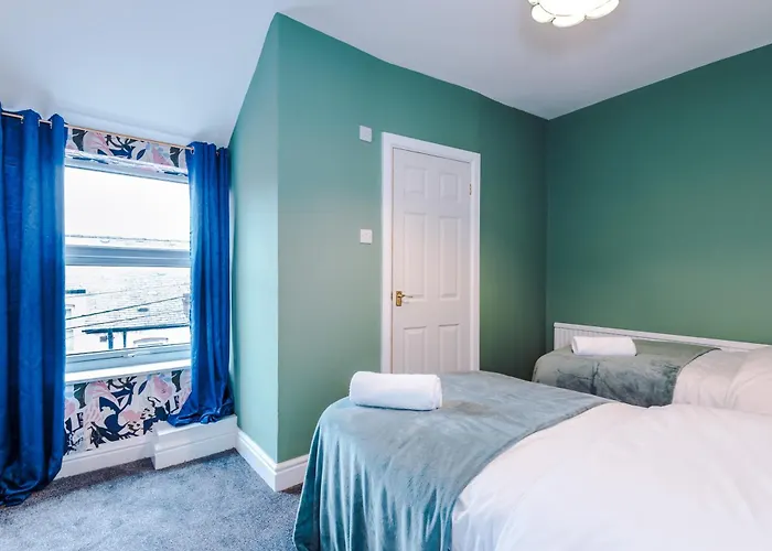 Newly Renovated 5 Bedroom Home-manchester