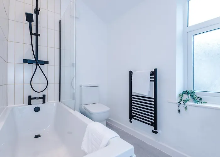 Casa de Férias Newly Renovated 5 Bedroom Home-manchester *