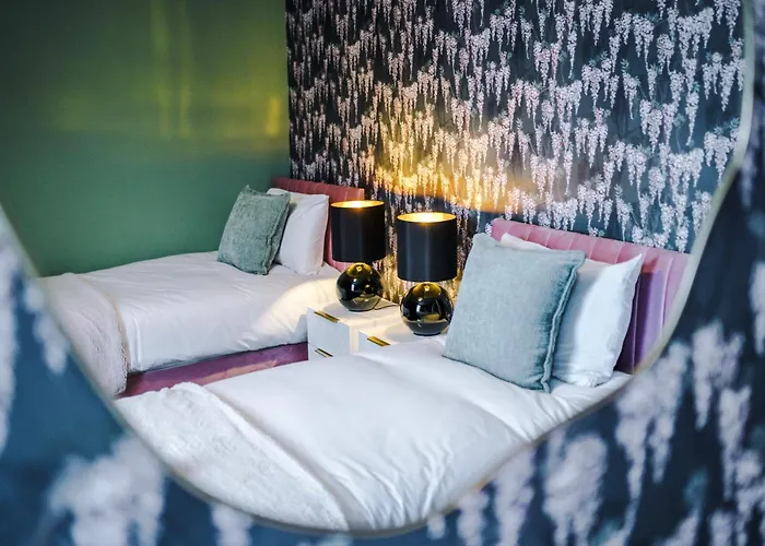 Newly Renovated 5 Bedroom Home-manchester * Manchester