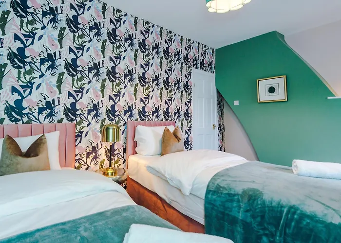 Casa de Férias Newly Renovated 5 Bedroom Home-manchester *