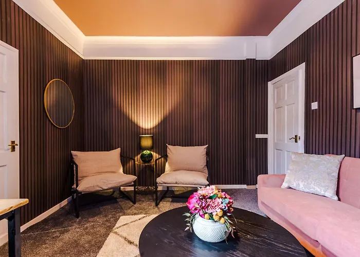 Casa de Férias Newly Renovated 5 Bedroom Home-manchester *