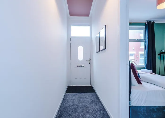 Casa de Férias Newly Renovated 5 Bedroom Home-manchester *