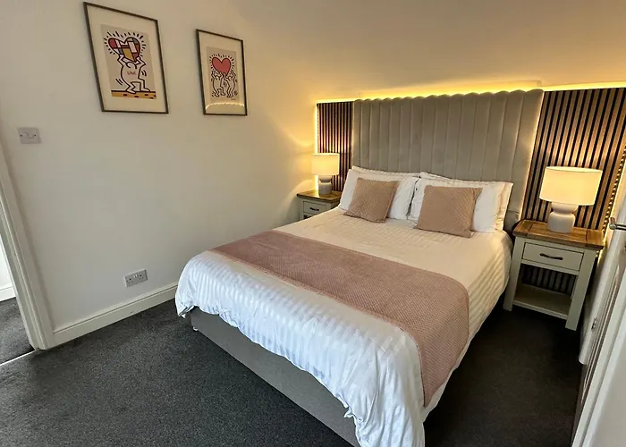 Stylish 4br Townhouse On Stretford Marina - Waterside In M32 Mánchester