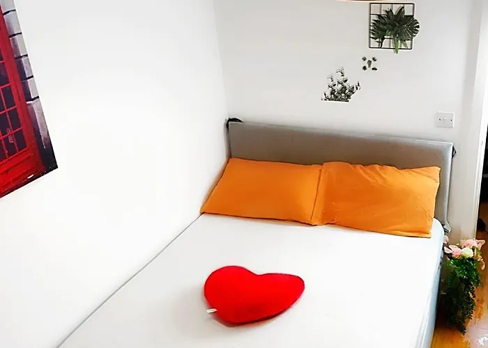 1 Private & A Toilet In 2bed *