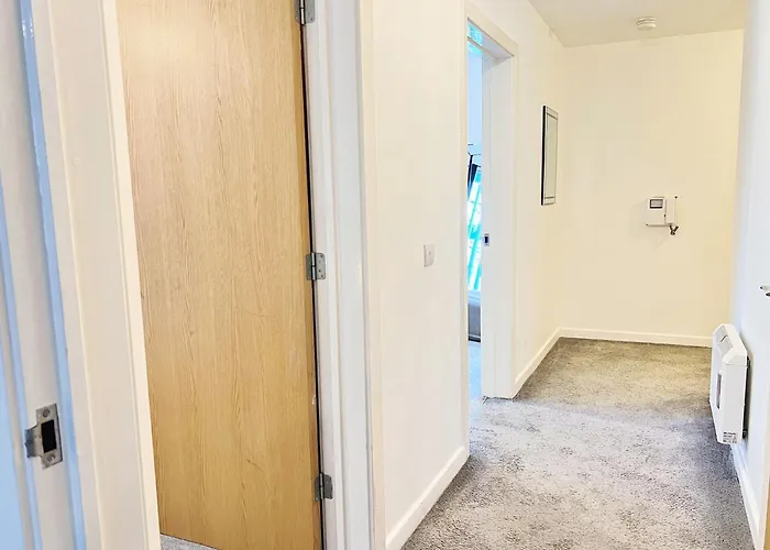 Spacious 2 Bedroom Groundfloor דירה מנצ'סטר