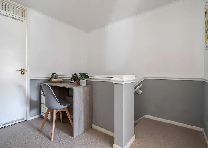 Stylish 2br Near Mcr Airport