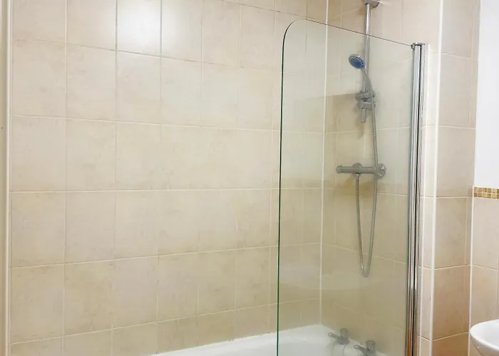 1 Private & A Toilet In 2bed * Manchester