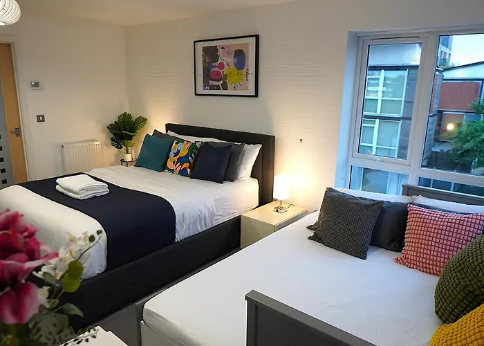 Luxury - Pick A - Free Parking & Kitchen Access, Near Etihad Stadium, The Coop Live & Piccadilly Station, * Manchester