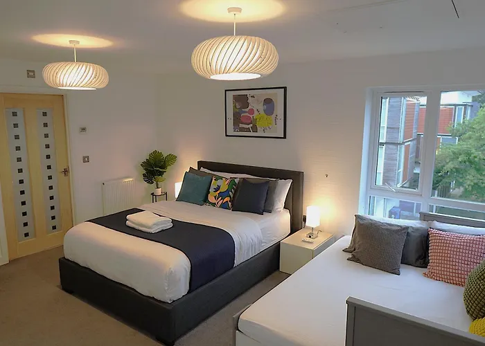 Luxury - Pick A - Free Parking & Kitchen Access, Near Etihad Stadium, The Coop Live & Piccadilly Station, Kwatera prywatna Manchester