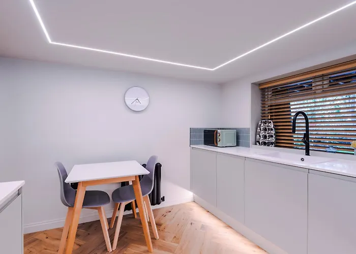 Opulent Oasis Large Luxury Sleeps 10 * Manchester