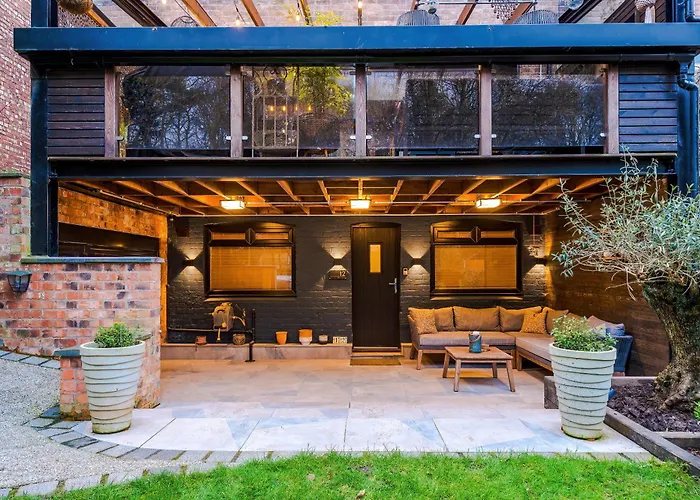 Opulent Oasis Large Luxury Sleeps 10 Ferienhaus