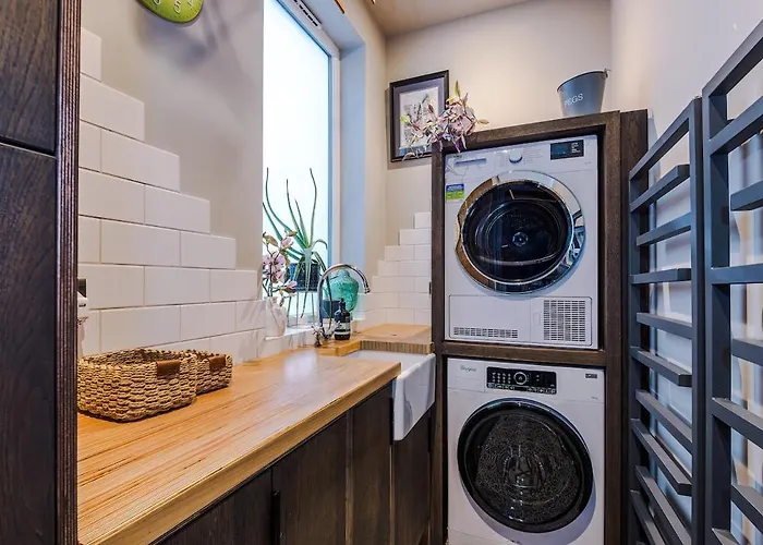 Opulent Oasis Large Luxury Sleeps 10 * Manchester