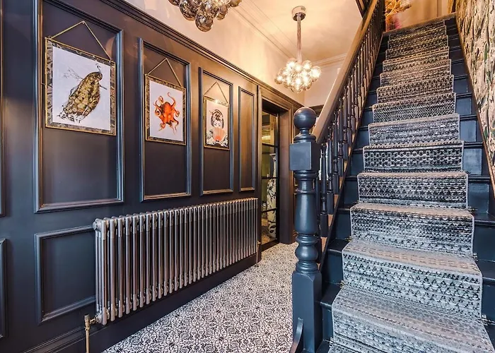 Opulent Oasis Large Luxury Sleeps 10 Ferienhaus