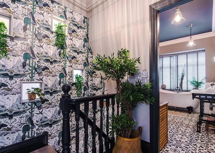 Opulent Oasis Large Luxury Sleeps 10 Ferienhaus Manchester