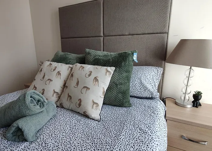 דירה Spacious Homely Near Ao Arena And Shopping Centre With 500mbps Internet & Netflix *