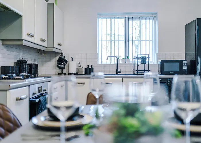 New!- Gorton Place By Greenstay Serviced - 4 Bed 3 Bath House In - Free Parking - Fast 250 Mbps Wi-fi - Ideal For Contractors, Business Travellers & Relocations - Close To Centre, Airport, Etihad Stadium - Long Wel 曼彻斯特