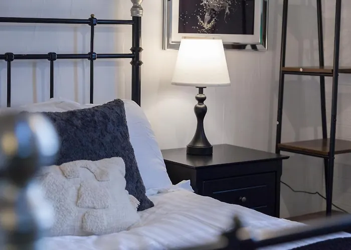 Victorian Elegance At Kingscliffe, Sleeps 17