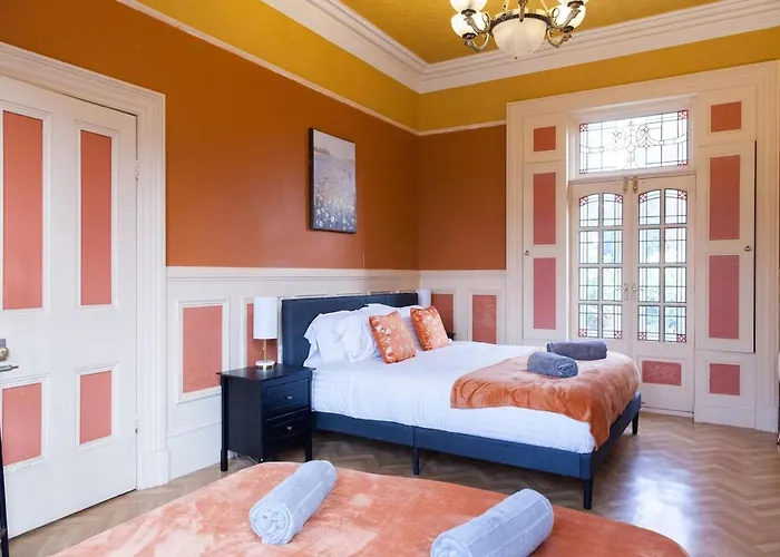 Villa Victorian Elegance At Kingscliffe, Sleeps 17 *