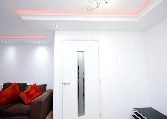 Cozy Place In Salford, Sleeps 8, 4 Bedroom, 5 Beds * Manchester