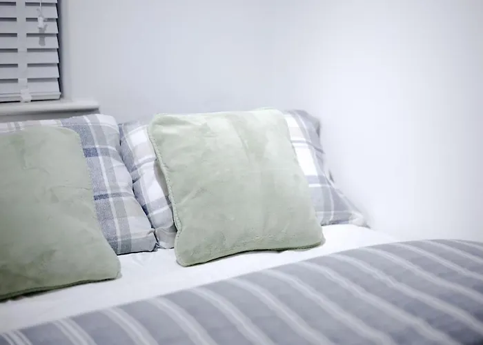 Lägenhet Cozy Place In Salford, Sleeps 8, 4 Bedroom, 5 Beds Manchester