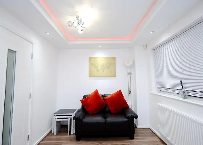 Cozy Place In Salford, Sleeps 8, 4 Bedroom, 5 Beds Lägenhet Manchester