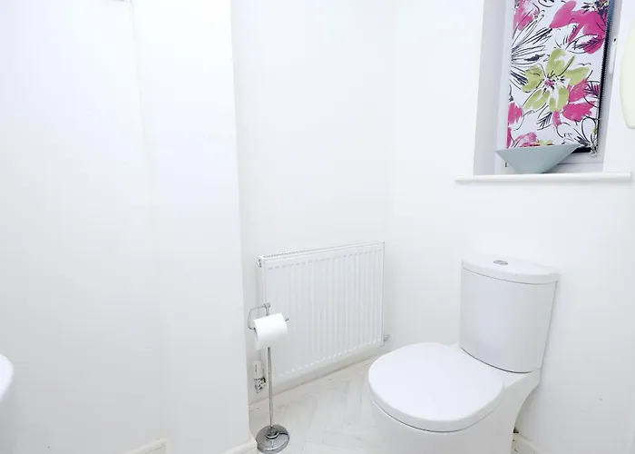 Cozy Place In Salford, Sleeps 8, 4 Bedroom, 5 Beds Manchester