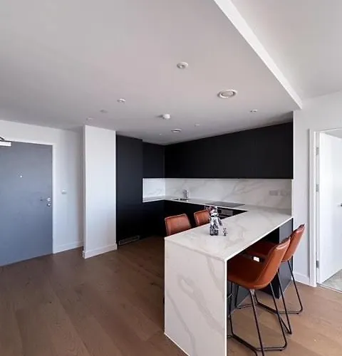 2 Bedroom With Views Daire Manchester