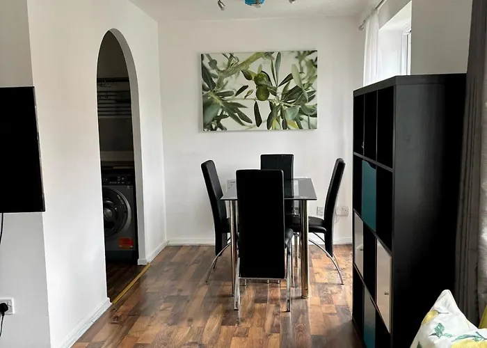 Stylish 2 Bed Centre *