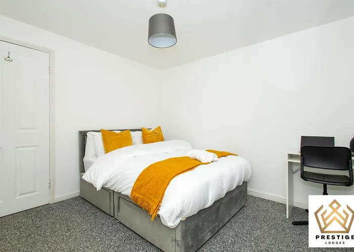 Manchester, Centre, House, Parking, Garden, M60 *