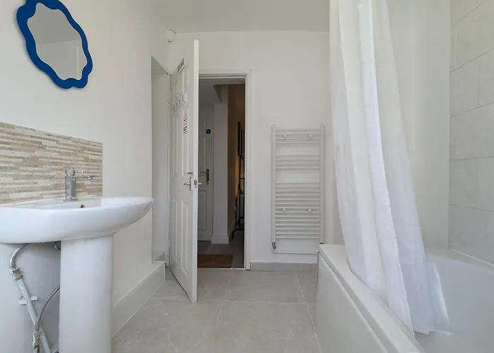 Modern Near Centre * Μάντσεστερ