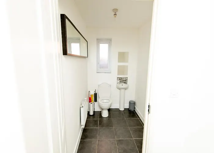 Cityside Deluxe - 3 Bedroom House Great For Family With Free Parking & Garden